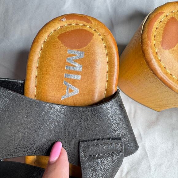 MIA Size 8.5 Black Strap Platform Sandals W/ Wood Block Heel & Adjustable Strap - Picture 9 of 9